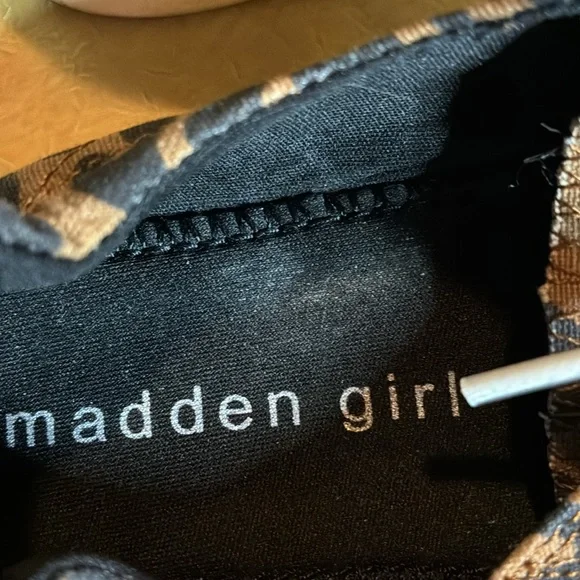 Madden Girl-Kids Leopard Print Sneakers, size 6-1/2 - Picture 2 of 5